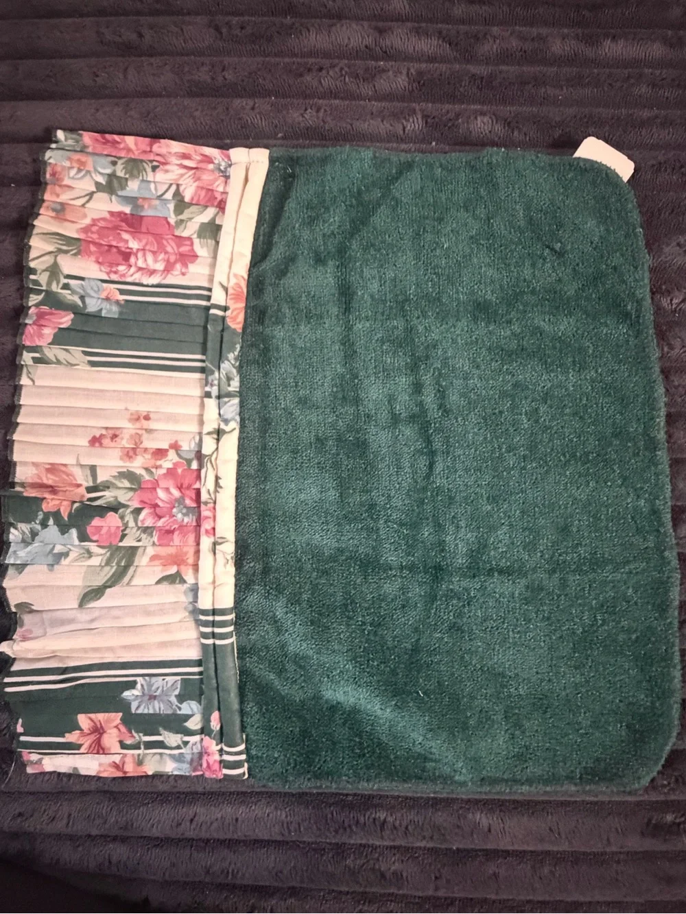 Avanti Green Bath Towel Set with Floral Pleated Trim